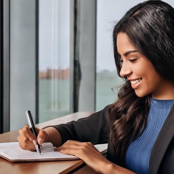 freelance SEO qui prépare son planning éditorial